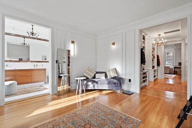 Building Photo - 15 Regent Cir