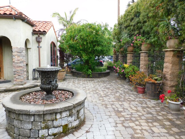 Building Photo - 56 La Venezia Ct