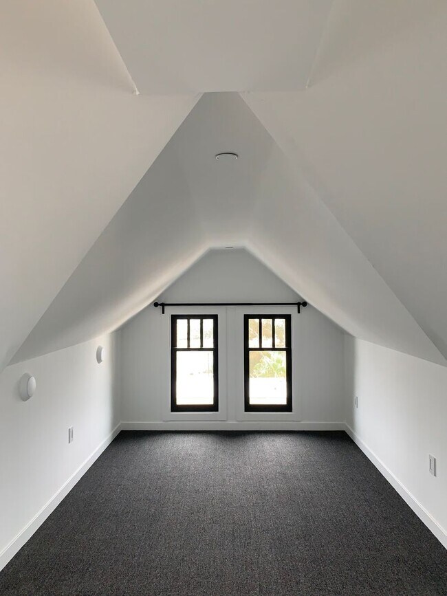 Building Photo - Truax House