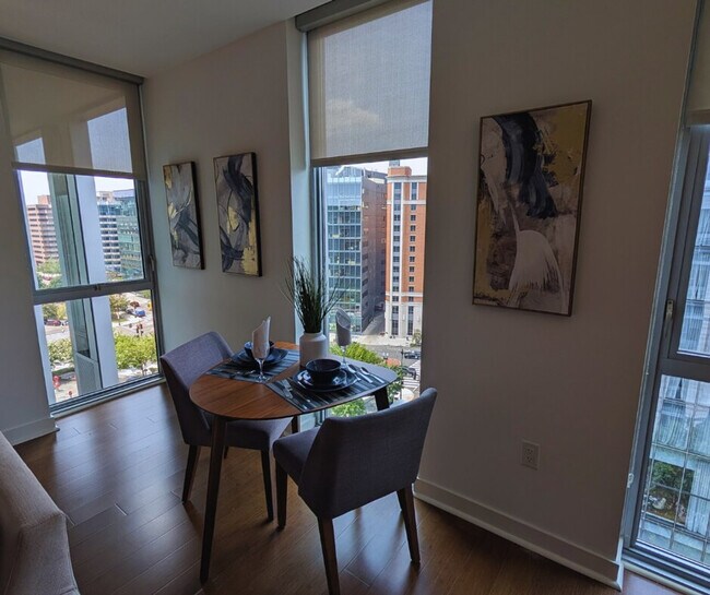 Building Photo - 900 10th St NW