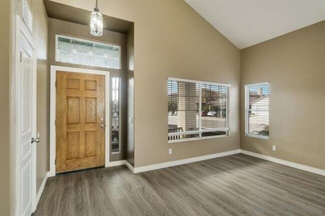 Building Photo - Beautifully Remodeled Home with outdoor Kitchen and Spa!