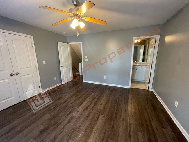 Building Photo - Great Location! 3 Story, 3 Bedrooms, 3.5 B...