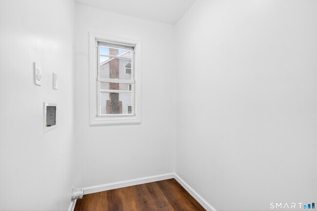 Building Photo - 168 Black Rock Ave