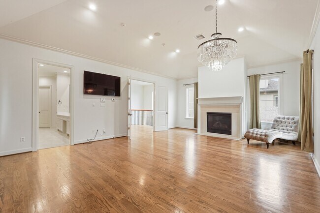 Building Photo - 521 Lovett Blvd