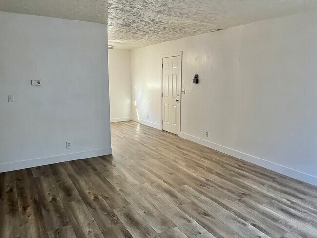 Building Photo - 610 S 200 E