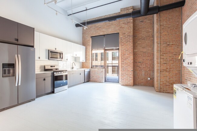 Building Photo - Soho Loft style units in Fulton Market!