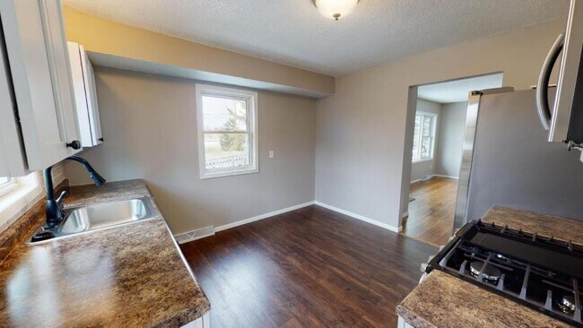 Building Photo - 11365 Stinson Ave