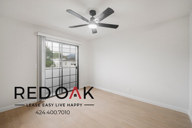 Building Photo - 4651 Cahuenga Blvd