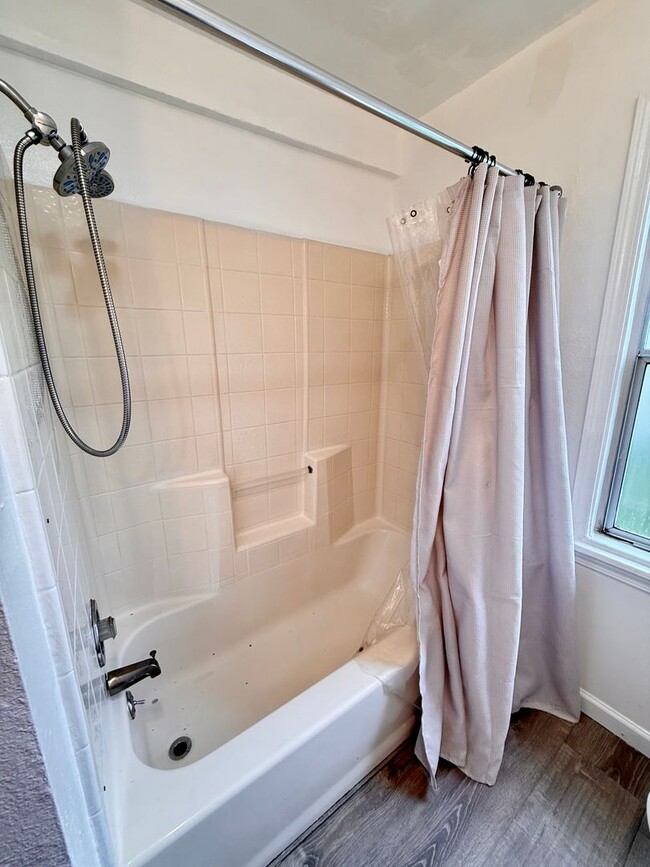 Building Photo - 313 N. "E"