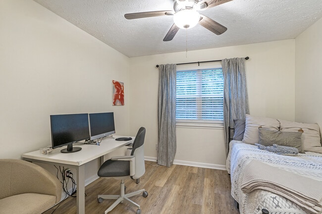 Building Photo - 6800 Glenridge Dr