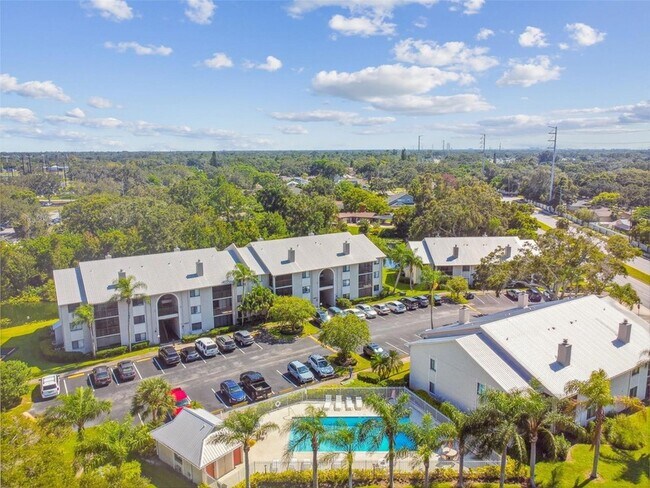 Building Photo - 2087 Hunters Glen Dr