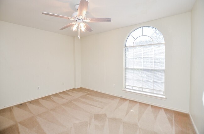 Building Photo - 21210 Woodland Green Dr