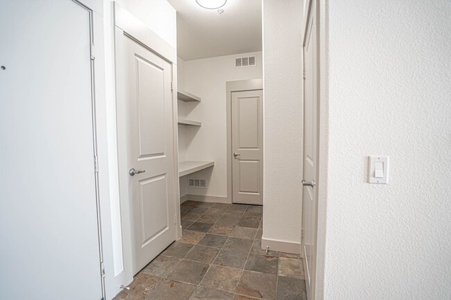 Building Photo - COMING SOON! 1 Bedroom Condo for Rent in the Madisons!