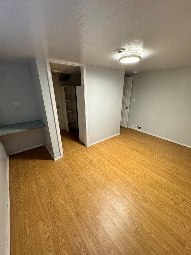 Building Photo - 215 S Juniper St