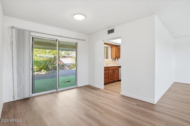 Building Photo - 6408 E Butte St