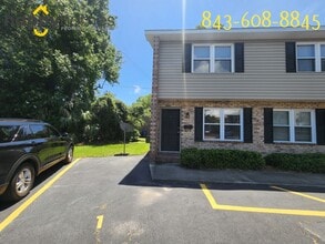 Building Photo - 2/1.5 townhouse in James Island off of Harbor View!