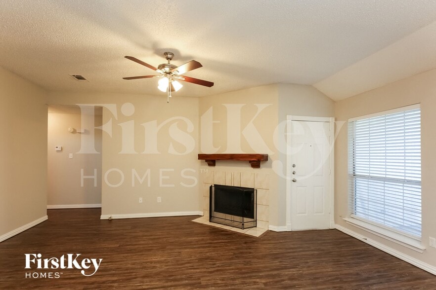 Building Photo - 805 Shadybrook Ln