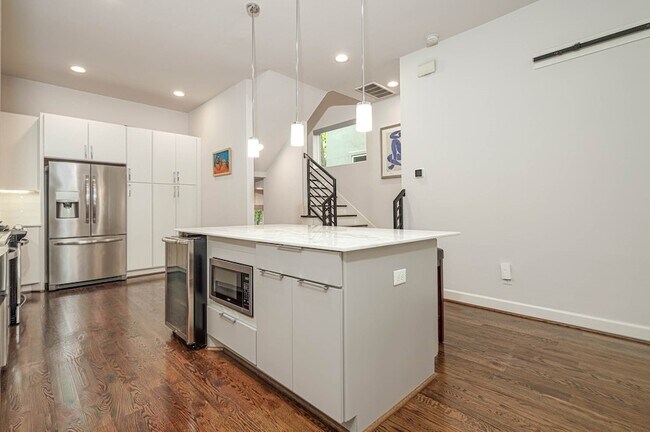 Building Photo - 1615 Bingham St