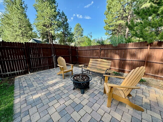 Building Photo - 4809 S Dory Trail
