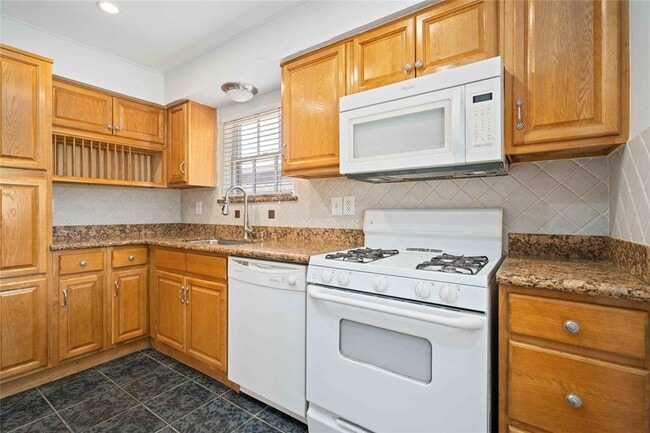 Building Photo - 205 Woodard St