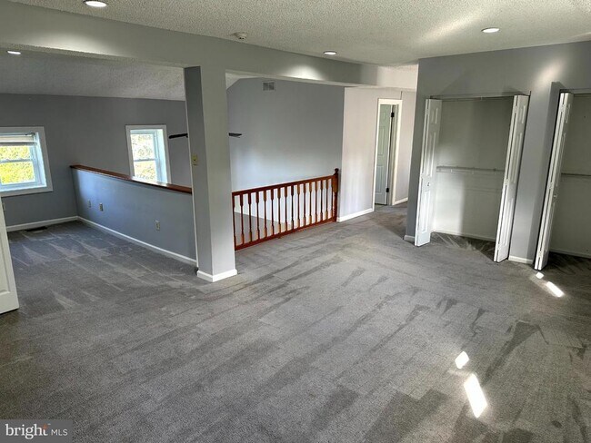 Building Photo - 1476 Steelville Rd