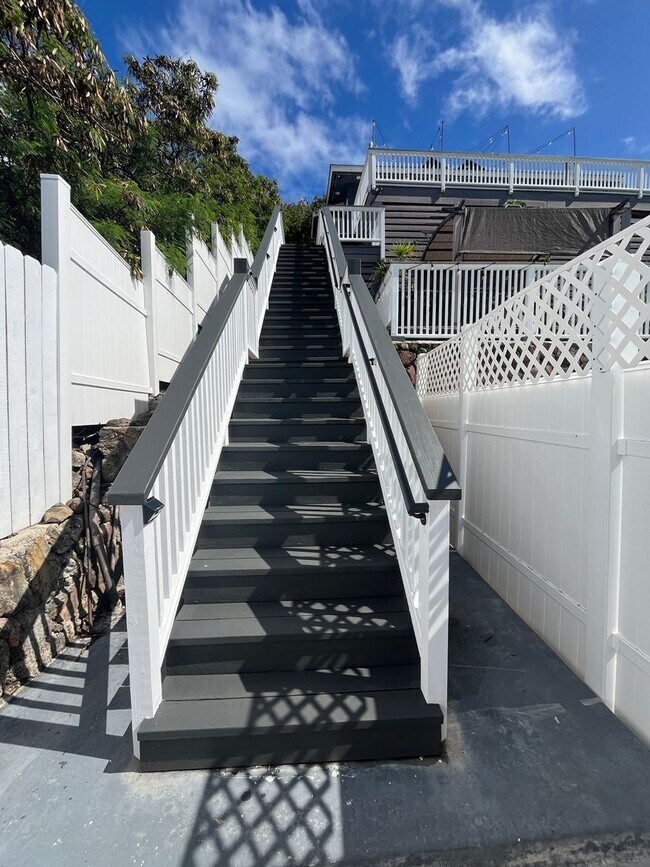 Building Photo - Beautifully fully furnished standalone 2-bedroom, 2-bathroom unit with breathtaking views!