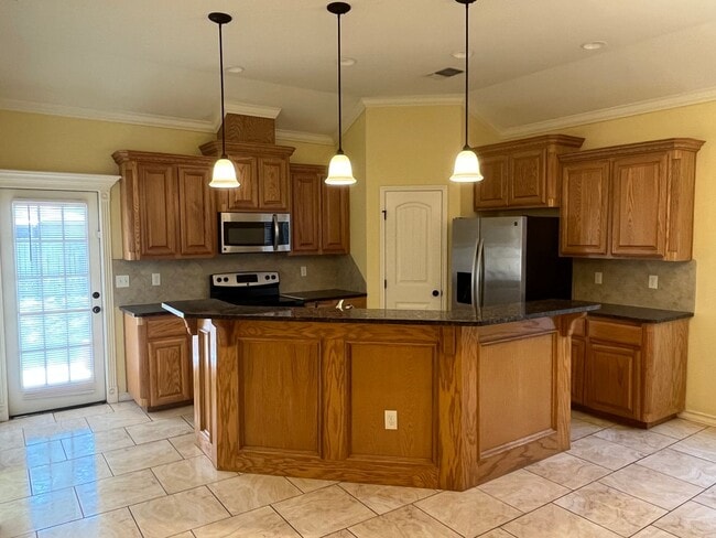 Building Photo - 2565 Sands Dr