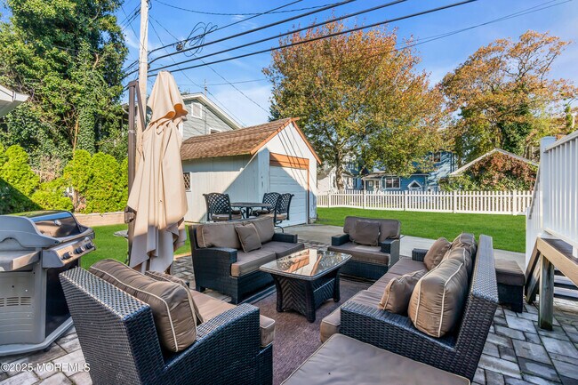 Building Photo - 1003 C St