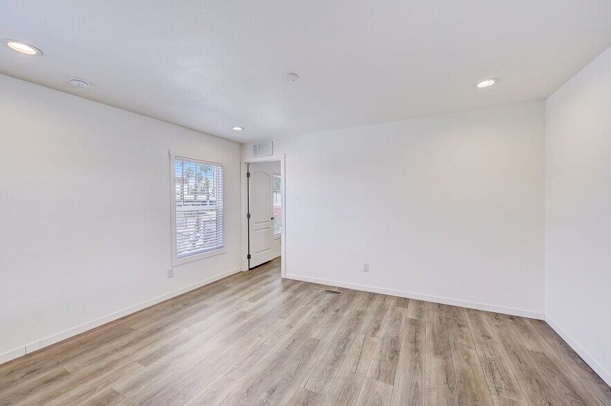 Building Photo - 2060 N Center St