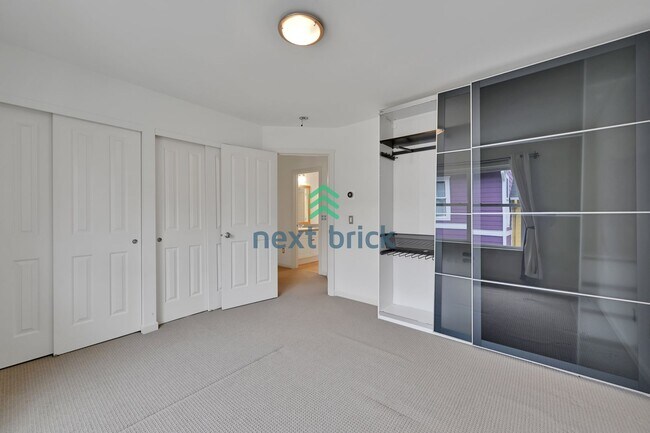 Building Photo - Live Easy in This Beautiful 2-Bedroom Condo