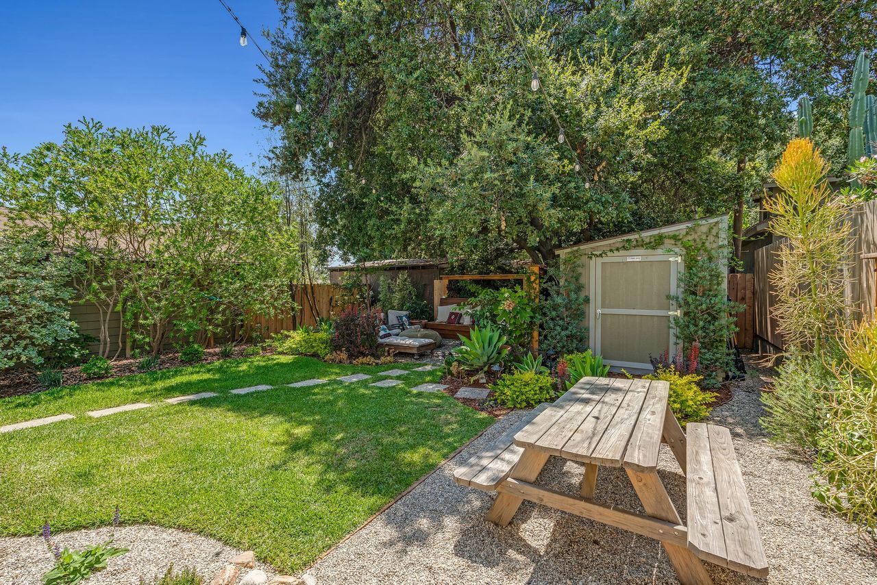 Building Photo - 1053 N Mar Vista Ave