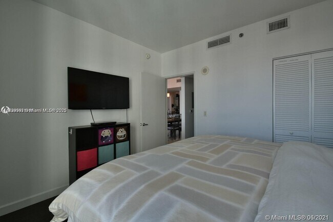Building Photo - 951 Brickell Ave