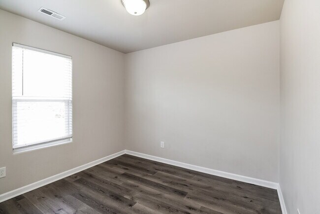 Building Photo - 6300 Paw Village Rd