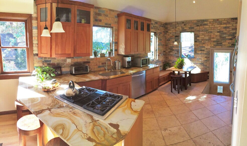 Building Photo - 167 U St