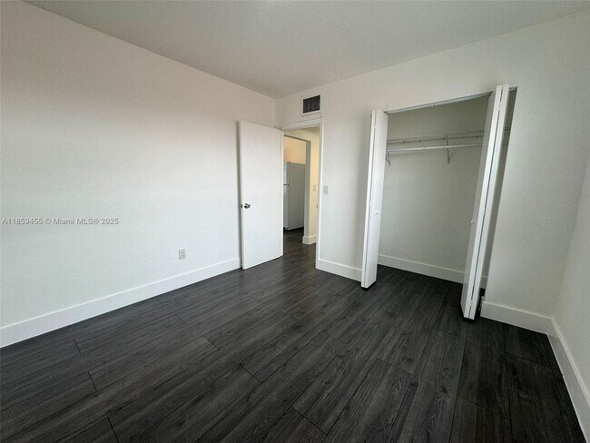 Building Photo - 2150 NW 24th St