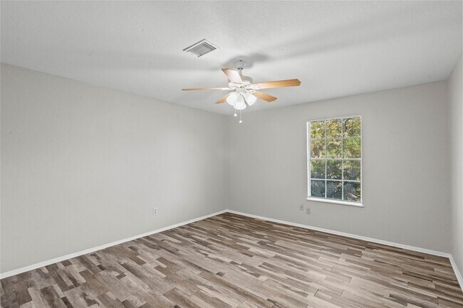 Building Photo - 2729 Main St