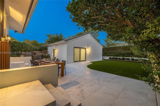 Building Photo - 320 NE 88th St