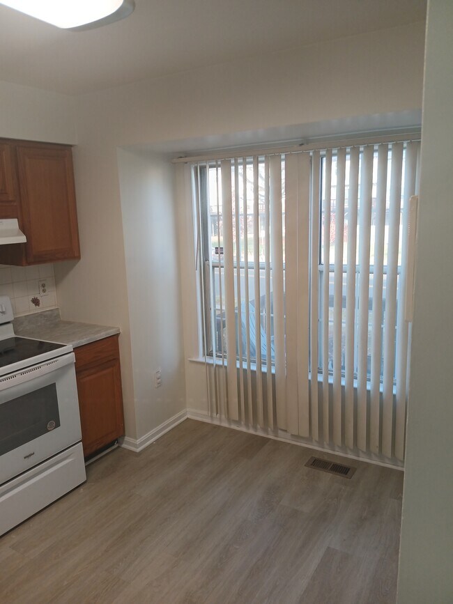 Building Photo - 103 Joyceton Terrace