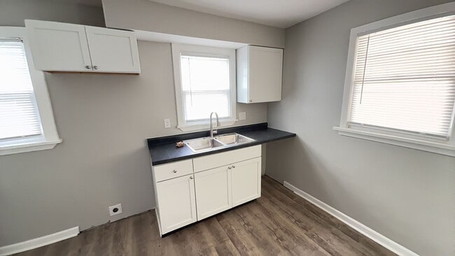 Building Photo - Beautiful Muncie Property!