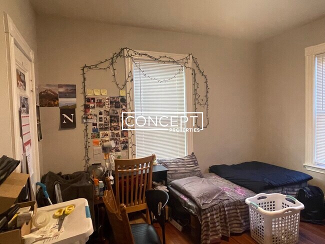 Building Photo - 65 Hillside St