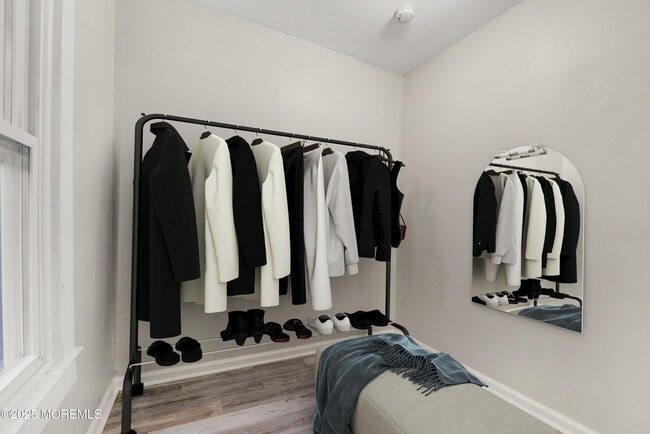 Building Photo - 81 Holmes St