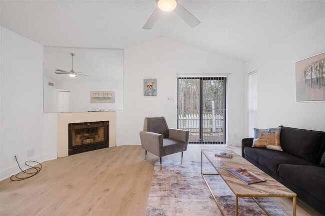 Building Photo - 1601 Faro Dr
