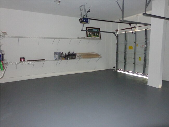 Building Photo - 991 Crestview Cir