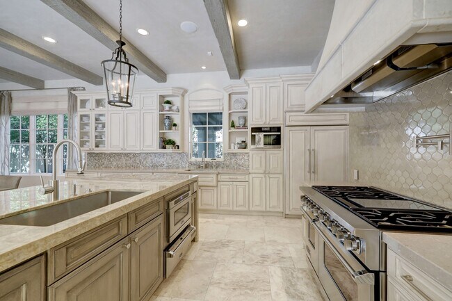 Building Photo - 5610 Lynbrook Dr