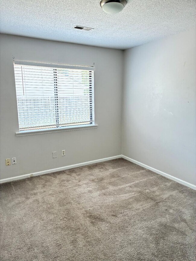 Building Photo - 3701 Nealshire Dr NW