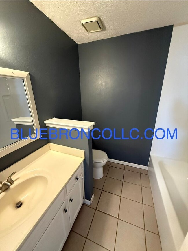 Building Photo - Cute 2 bedroom 1 bathroom home with a 1 car garage