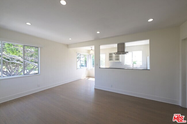 Building Photo - 3101 Arizona Ave