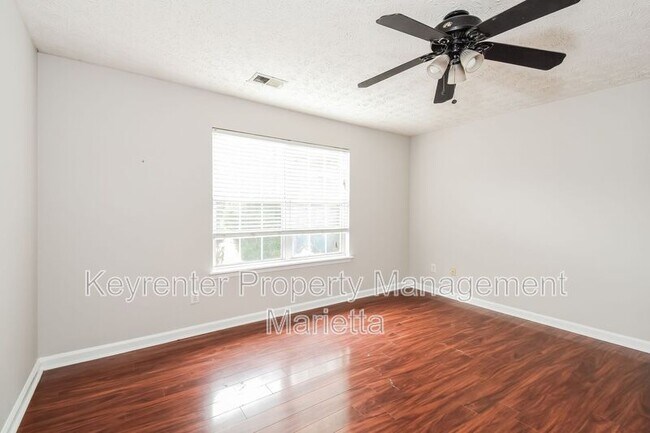 Building Photo - 4819 Lake Park Terrace