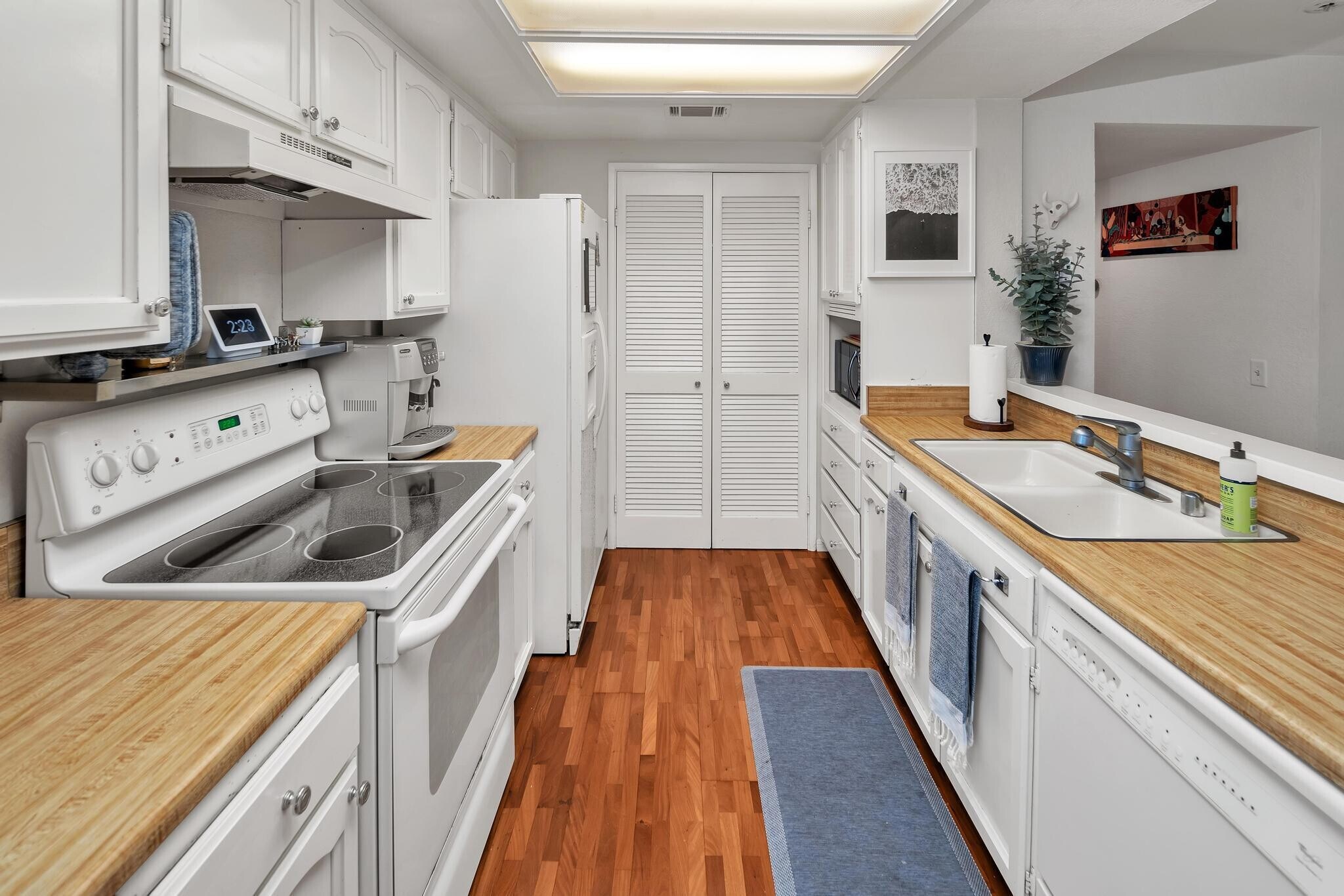 Building Photo - 4666 Mission Ave