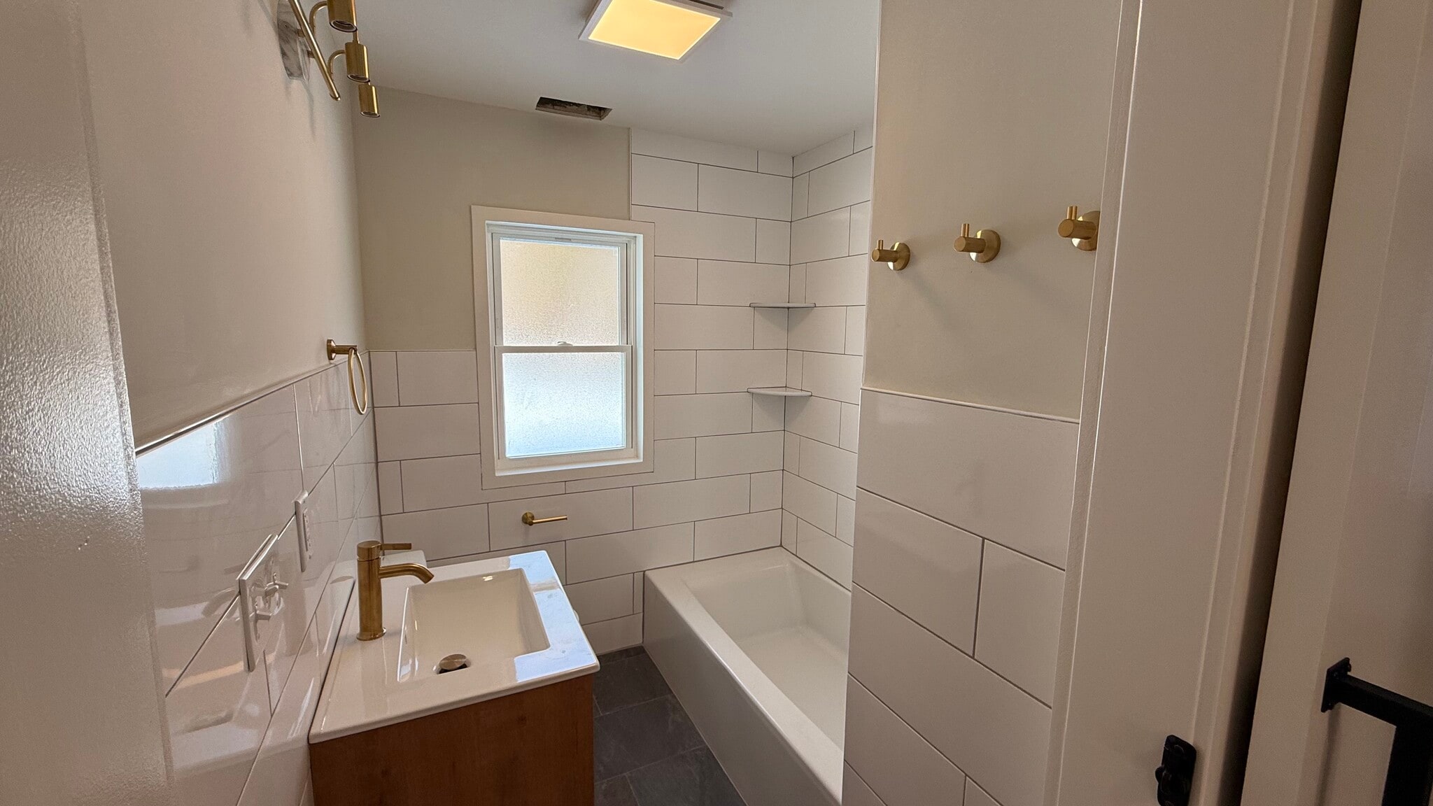 Building Photo - 193 Sidney Rd